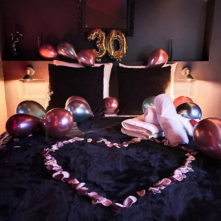 Suite Rouge Baiser Avec Jacuzzi Privatif - Loveroom Insolite Saint-Etienne  Extérieur photo